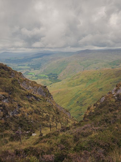 Free Majestic view of the lush green Irish highlands under a dramatic overcast sky, perfect for nature enthusiasts. Stock Photo