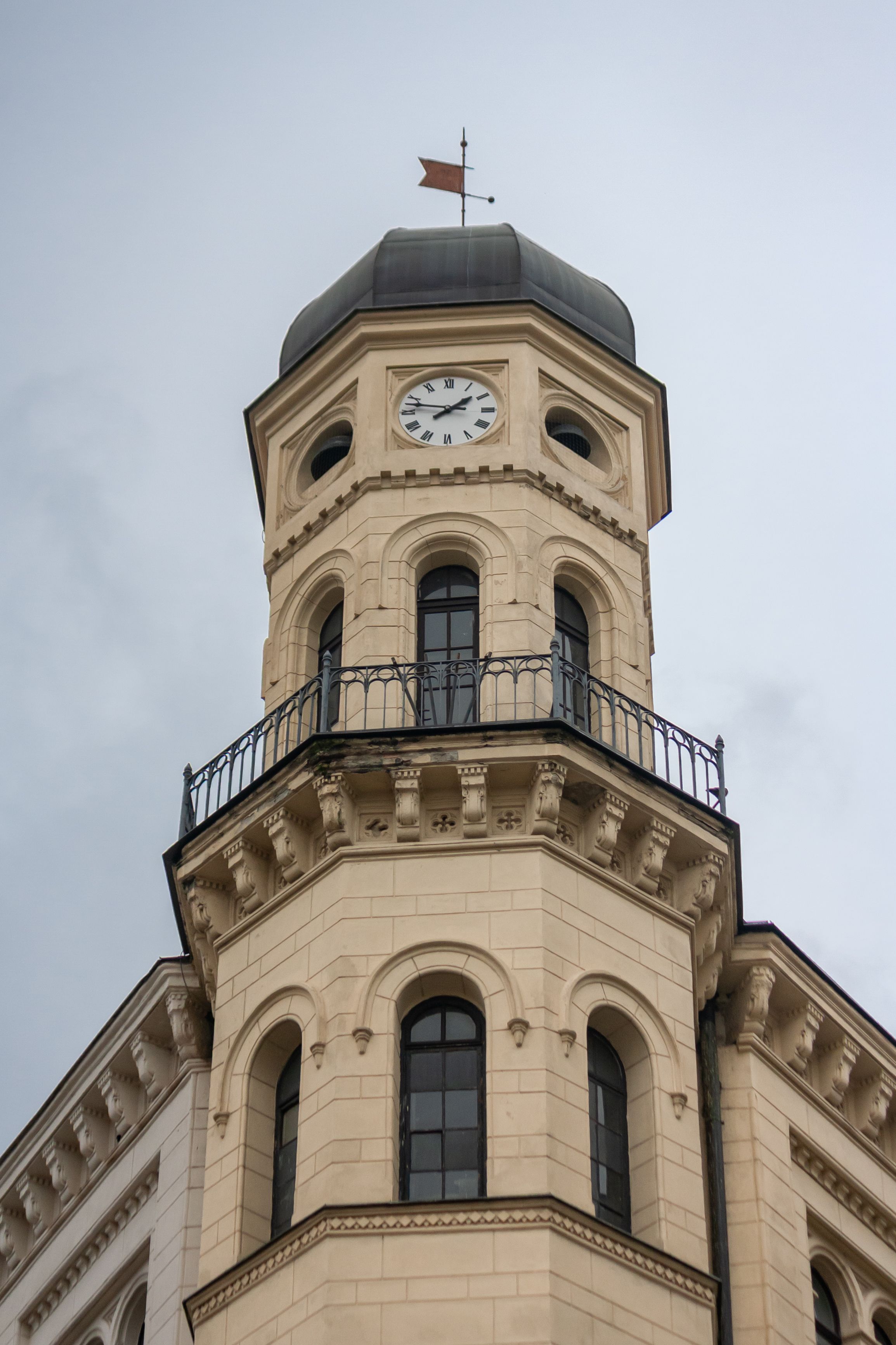 Black Column Clock