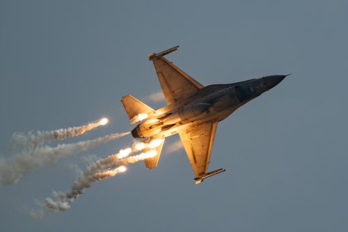 Free Dramatic capture of a fighter jet releasing flares at an airshow. Stock Photo