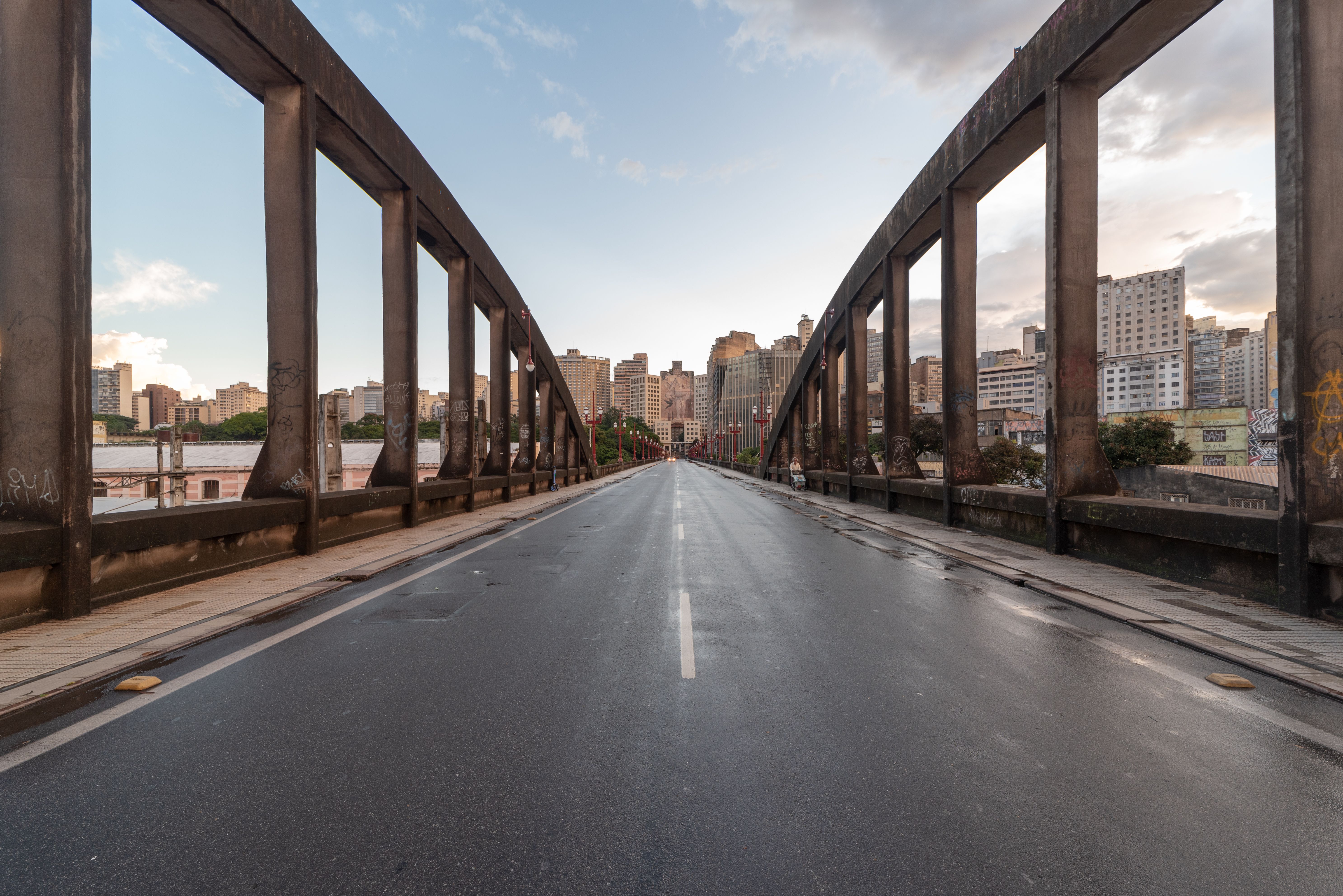Viaduto Santa Teresa in Belo Horizonte showcasing urban architecture under a clear sky.