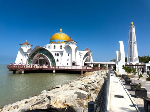 Free A stunning view of the Malacca Straits Mosque with clear blue skies in Melaka, Malaysia. Stock Photo