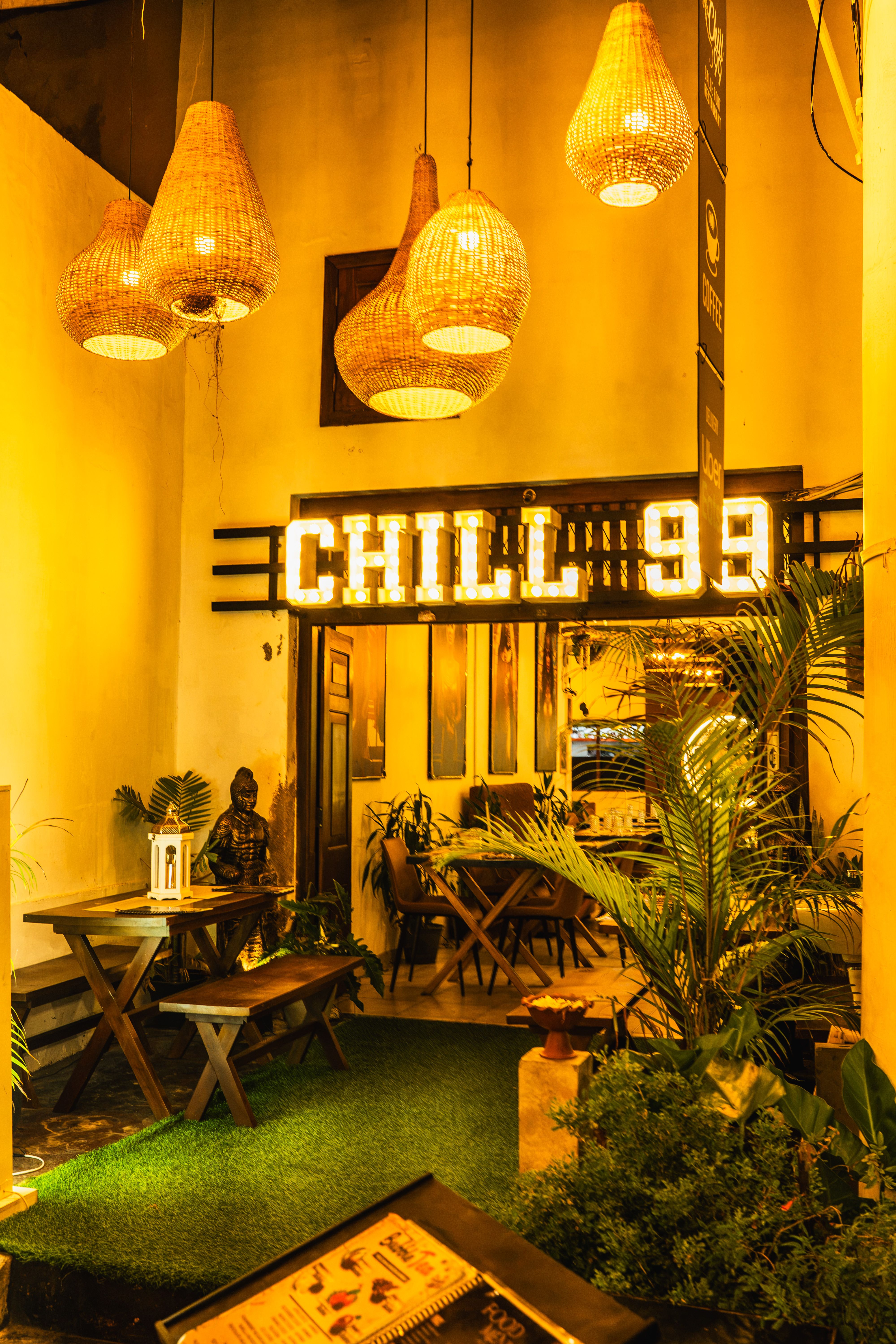 Charming café in Galle, Sri Lanka with cozy atmosphere and ambient lighting. Perfect for relaxation and dining.