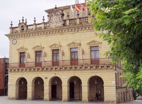 Architecture classique de l'hôtel de ville d'Irun, au Pays basque espagnol