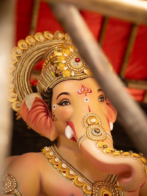 Free Colorful statue of Lord Ganesha adorned in ornate jewelry, captured in Mumbai. Stock Photo