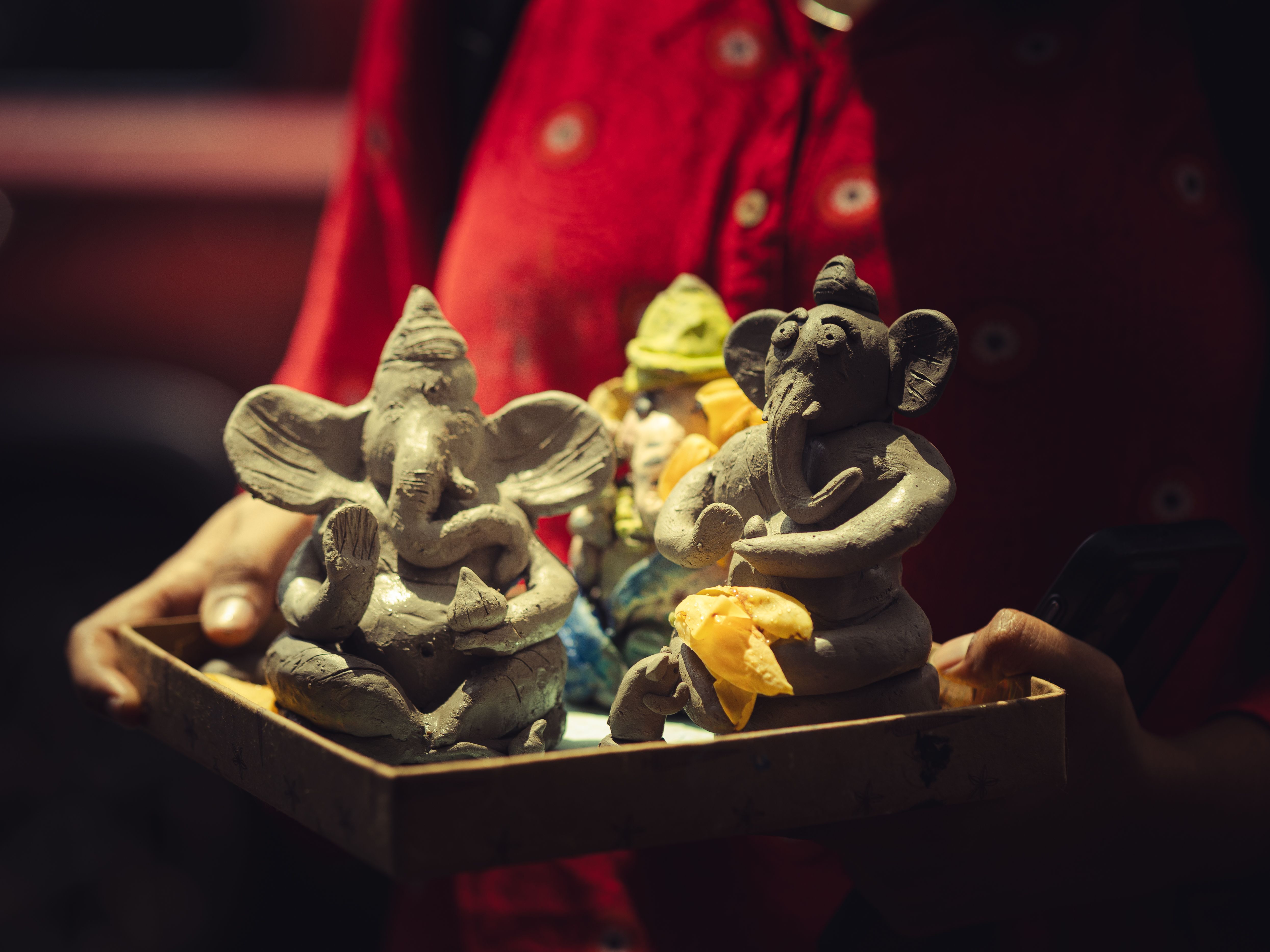 Mumbai Mayor installs Class 2 student’s clay Ganpati at official residence