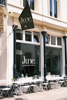 June 是一家特色咖啡和早午餐咖啡馆，拥有明亮的户外座位。 - 相关推荐