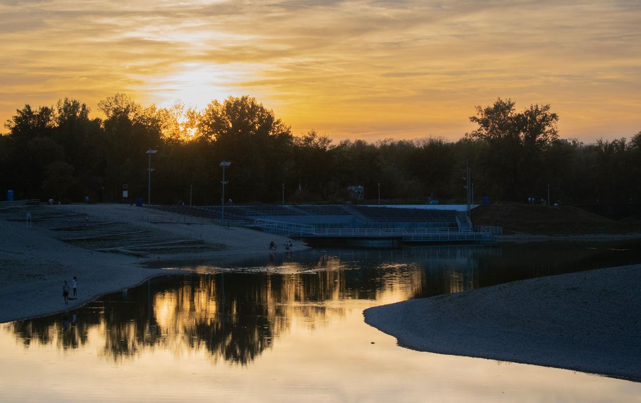 Cazare în Zagreb: apus la lacul Jarun, la sud de Trešnjevka