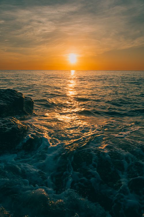 Free Vibrant sunset over the ocean waves in Quảng Trị, Vietnam. Stock Photo