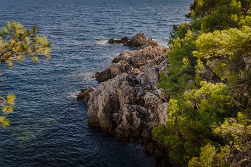 Free Scenic view of a rocky coastline along the Mediterranean Sea with lush greenery in Provence Stock Photo