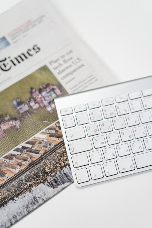 Free White Computer Keyboard on White Printer Paper Stock Photo