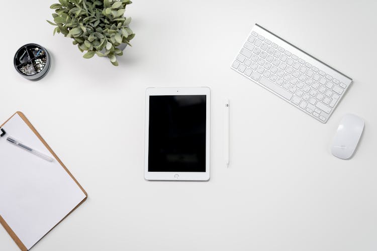 Silver Imac With Apple Keyboard And Magic Mouse