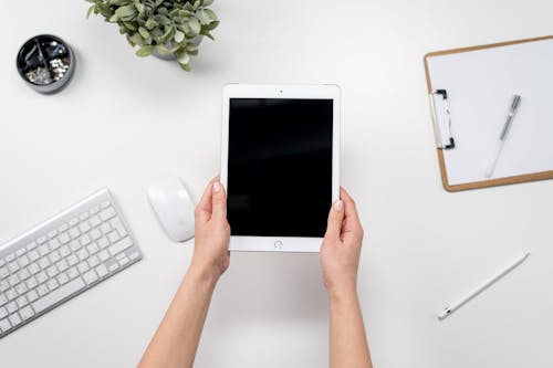 Free White Ipad on White Table Stock Photo