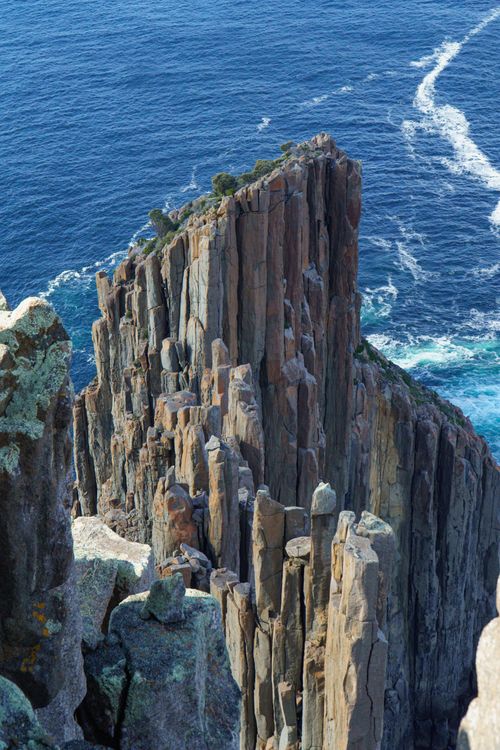Free Majestic cliffs at Cape Raoul, Tasmania, with deep blue ocean views. Stock Photo