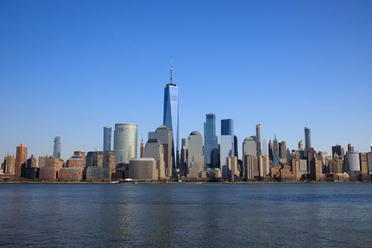 纽约市天际线景色壮丽，世界贸易中心一号大楼和蓝天尽收眼底。 - 相关推荐