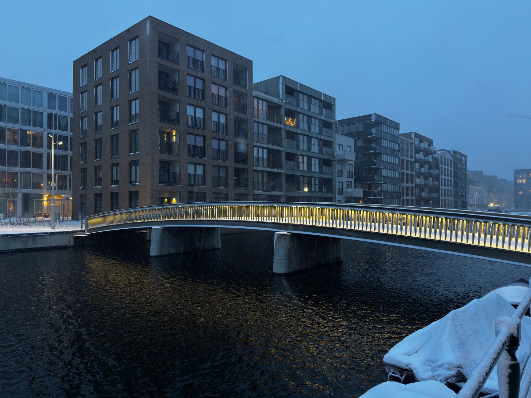 Amsterdam'da bir apartman binası