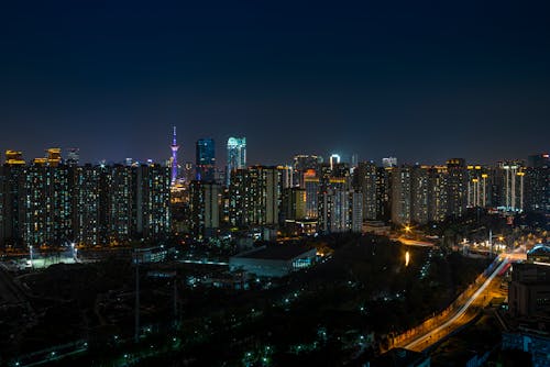 Horizonte De La Ciudad Por La Noche