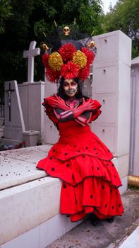 Colorful Day of the Dead costume in a Ciudad de México cemetery.