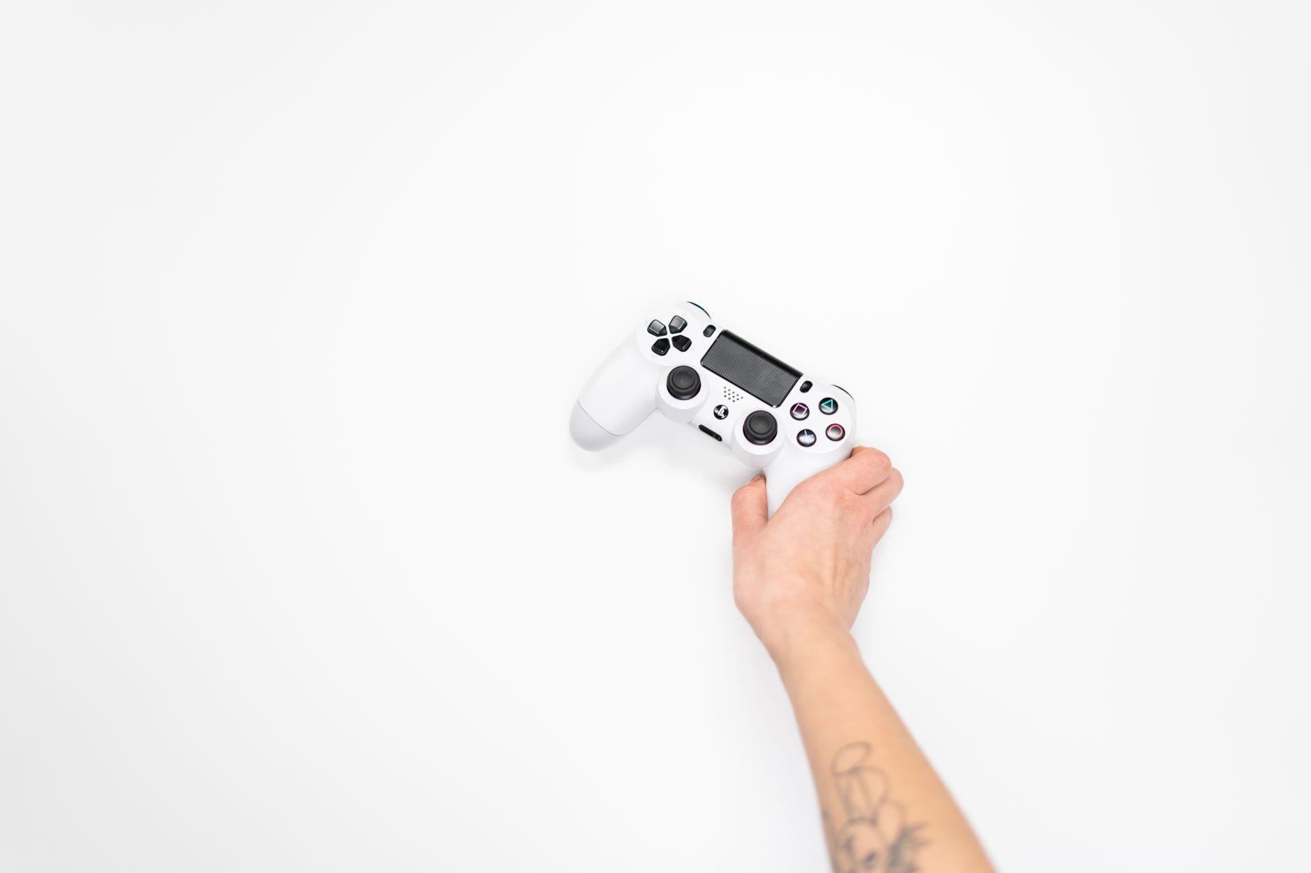 Xbox shifts strategy to make more single-player games exclusive, multiplayer stays open