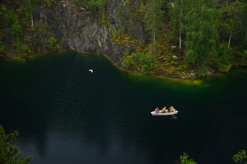 Free A serene boat ride through a forest canyon with lush greenery and pristine waters. Stock Photo