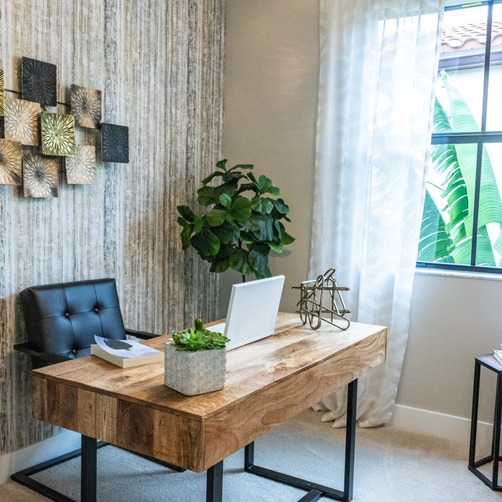 Wallpapering in Woodford Wells — a freshly painted, spotless finish