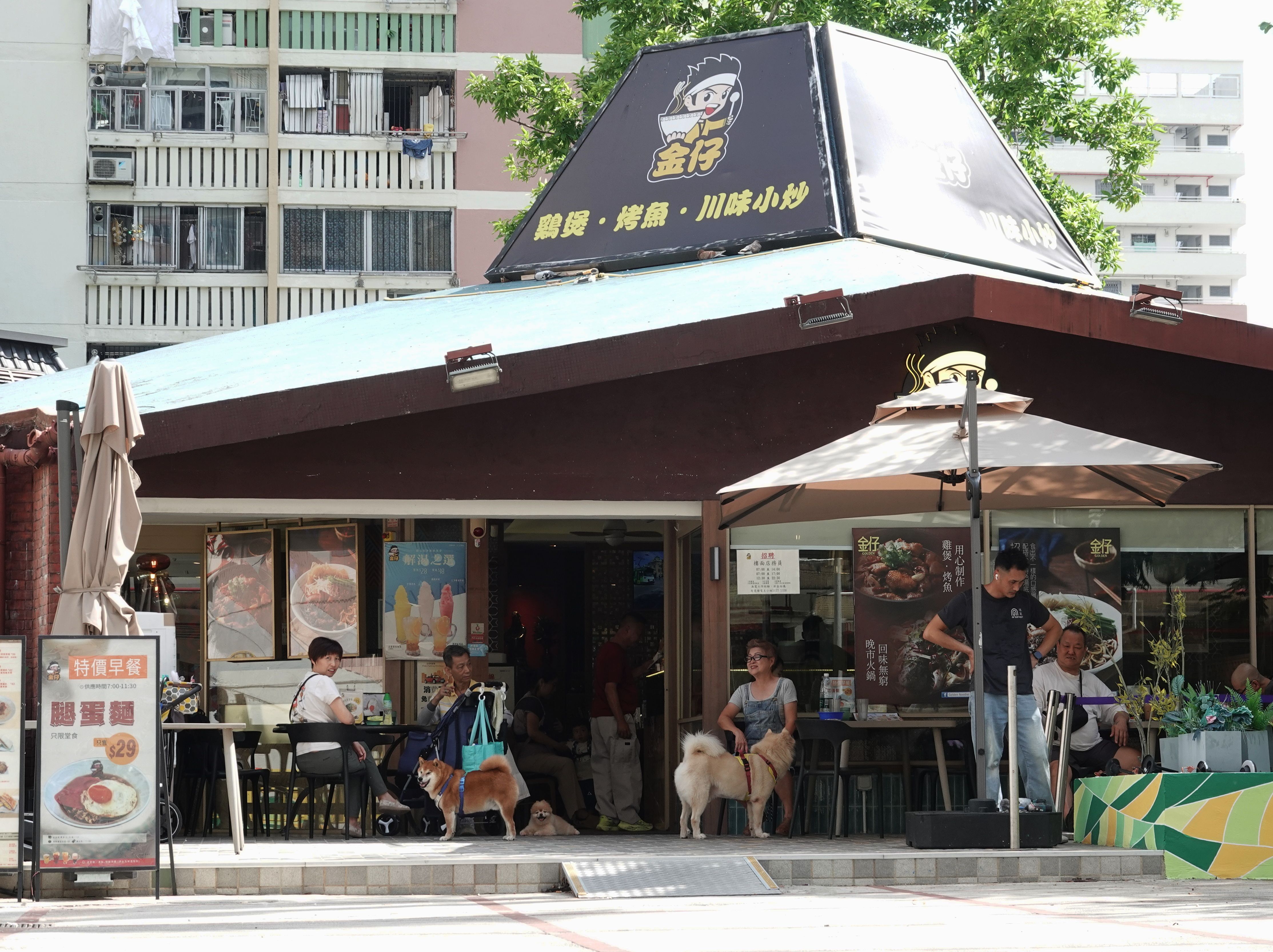 Cafe Owner Dies Following Balcony Fall; Girlfriend Accused of Murder