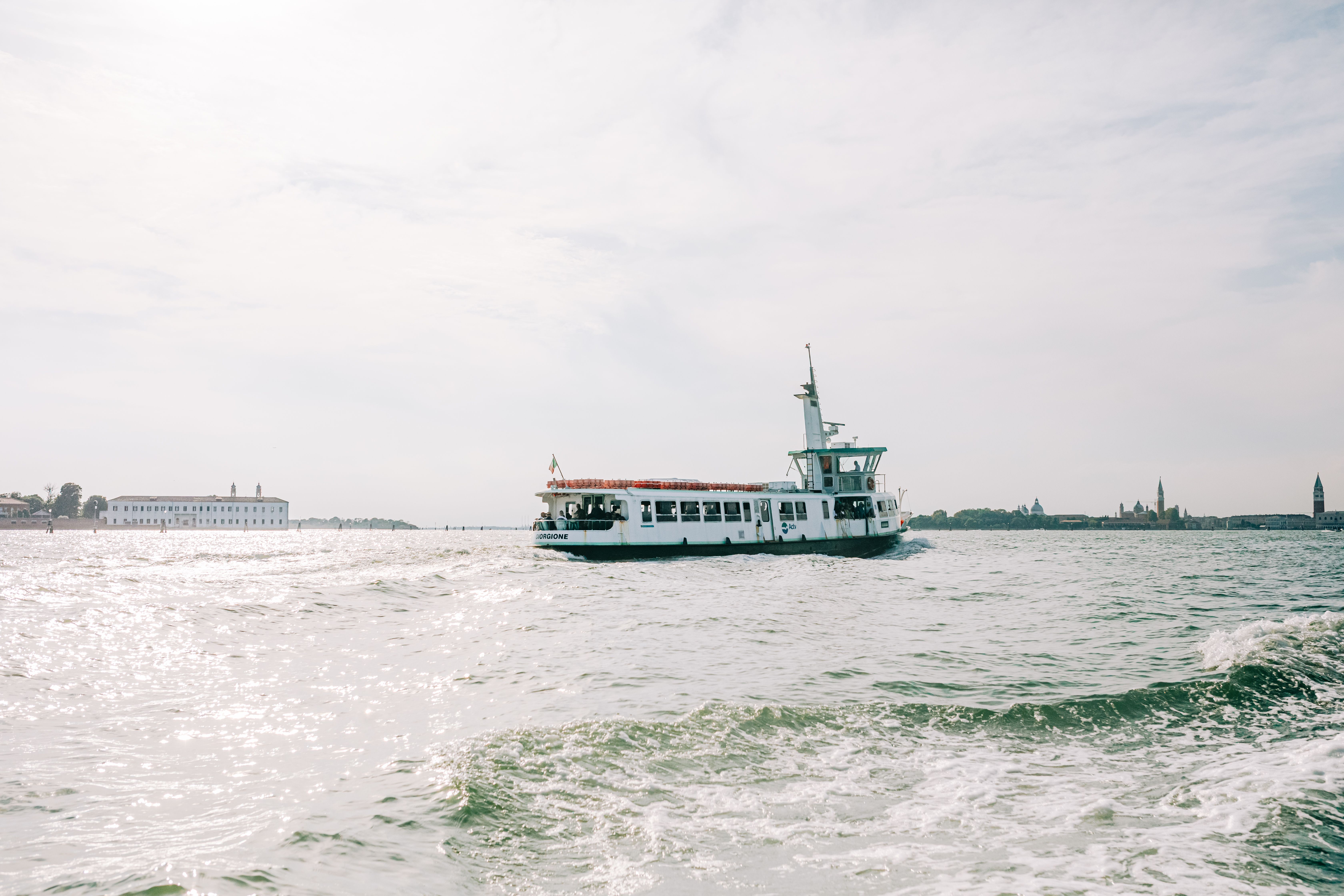 Illustration de l'article : Réserver son voyage en ligne : entre doutes et derniers ajustements