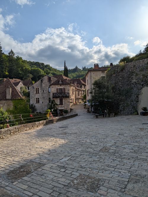 Free Explore the historic beauty of Saint-Cirq-Lapopie, a picturesque village in Occitanie, France. Stock Photo