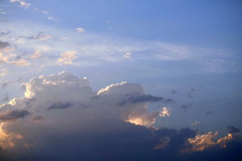 Free Capture of cumulus clouds during sunset in Paraná, Brazil. Ideal for nature enthusiasts. Stock Photo