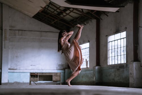 Fotos de stock gratuitas de actuación, arte contemporáneo, bailando