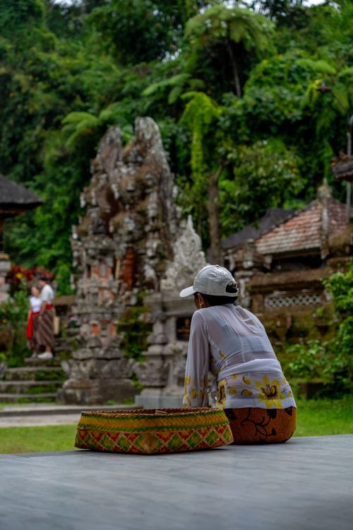 Free Woman in traditional attire at a Balinese temple scene, serene and cultural atmosphere. Stock Photo