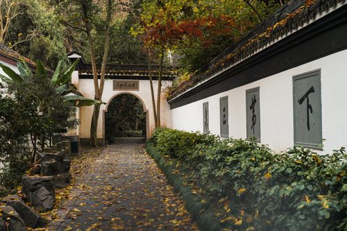 Free Autumn leaves along a traditional Chinese garden pathway in Hangzhou, Zhejiang, China. Stock Photo