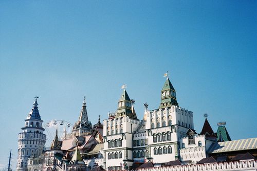 Free Vibrant Russian-style buildings under a clear blue sky with a Ferris wheel. Stock Photo