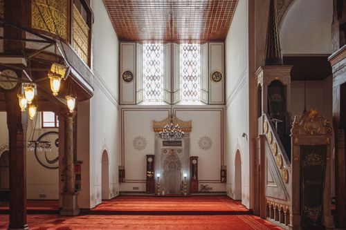 Free Captivating view of İstiklal Mosque interior showcasing exquisite design in Istanbul, Türkiye. Stock Photo