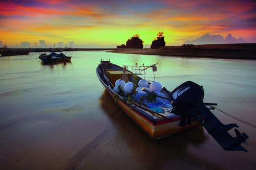 Vacant Boat