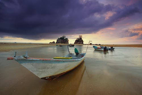 Δωρεάν στοκ φωτογραφιών με αλιευτικό σκάφος, άμμος, άμπωτη