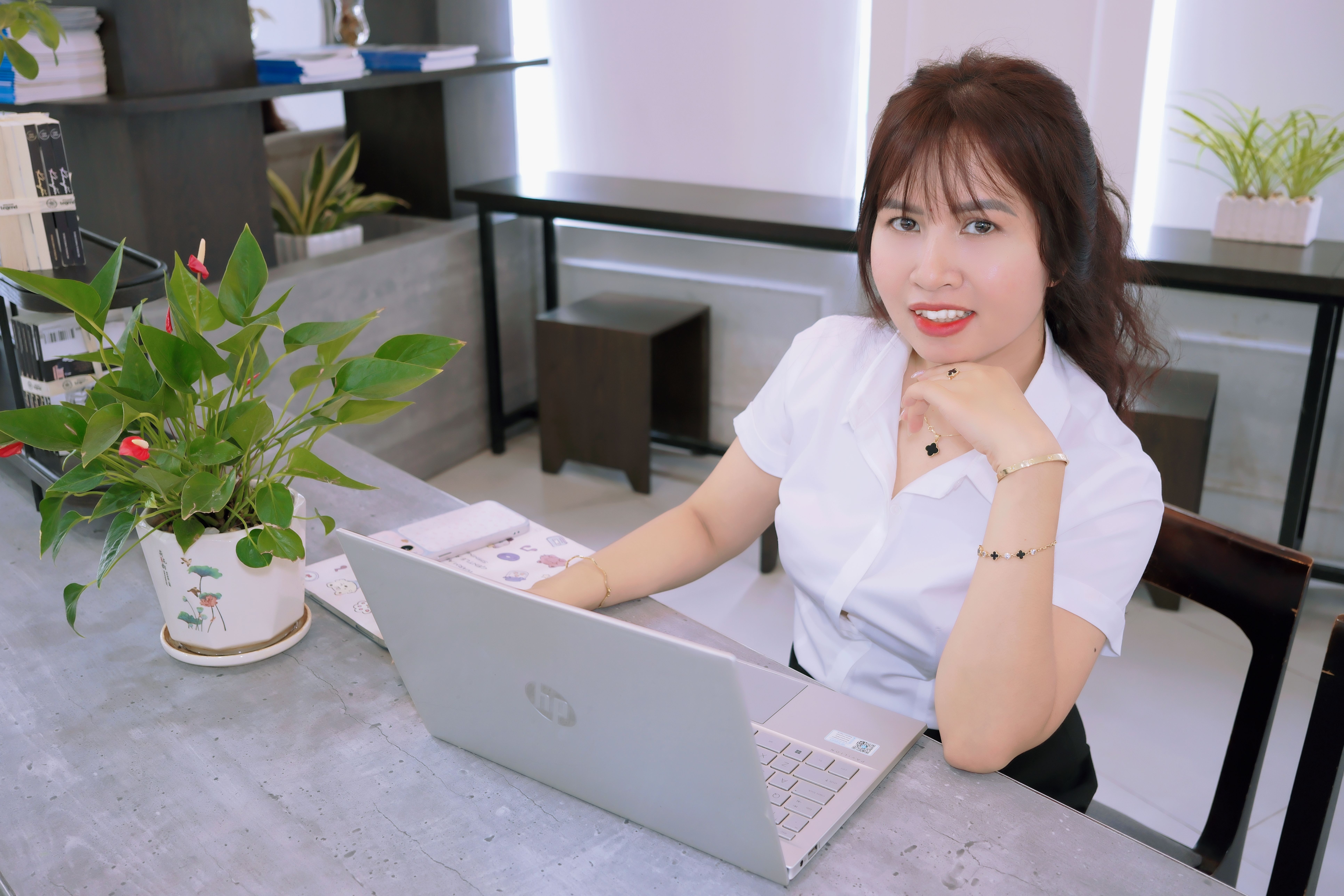Chuyển đổi số và tuân thủ pháp lý: Hóa đơn điện tử, thuế và thủ tục cho cửa hàng bán lẻ năm 2026