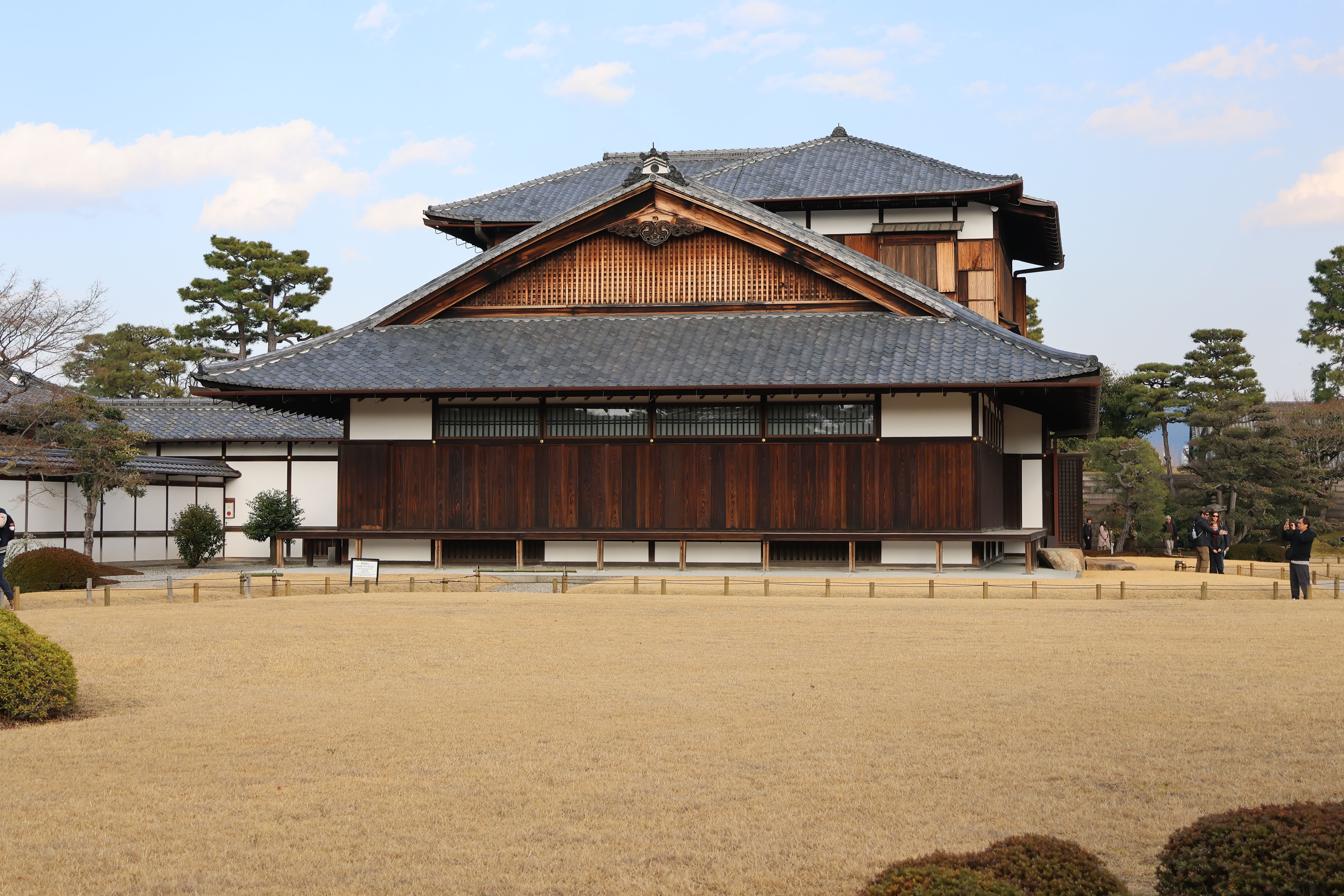 Elegant traditional Japanese building with wooden design in Kyoto garden setting.