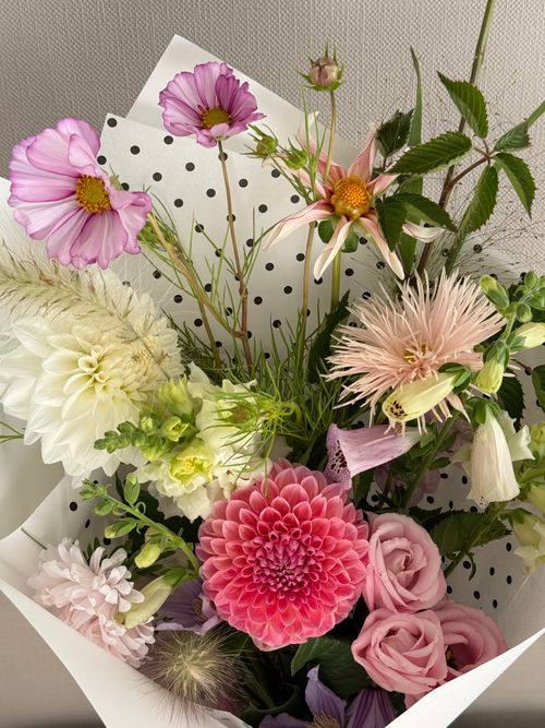 Free A beautiful bouquet featuring a variety of colorful summer flowers in a decorative arrangement. Stock Photo