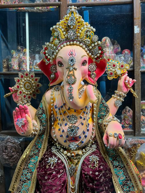 Free Vibrant and detailed idol of Lord Ganesha displayed in a Kolkata shop. Stock Photo