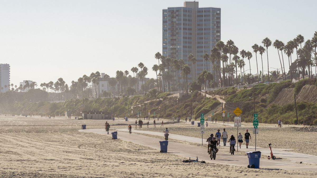 Santa Ana, CA Holiday Giveaways Near Me: Where to Find Legit Deals