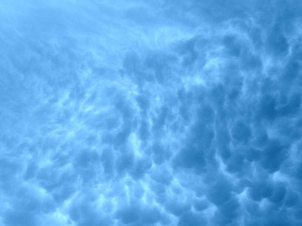 Безкоштовне стокове фото на тему «білий, блакитне небо, блакитний фон» стокове фото
