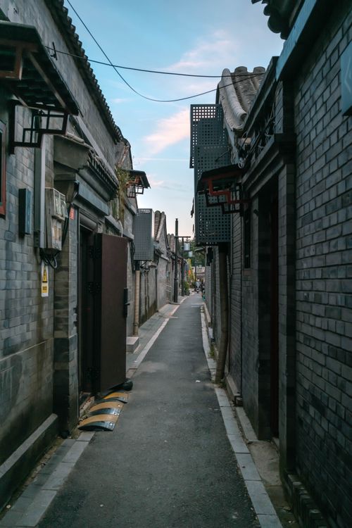 Free A scenic view of a narrow, traditional alleyway in a historical district during the day. Stock Photo