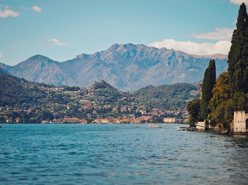 Free Picturesque view of Lake Como in Lombardy with mountains and lush landscape. Stock Photo
