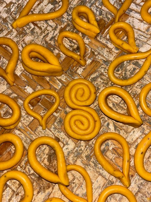 Free Close-up of Italian taralli snacks arranged on a textured wooden surface. Stock Photo