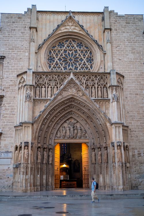 Free Captivating Gothic architecture of Valencia Cathedral's facade at twilight, featuring detailed carvings and a grand entrance. Stock Photo