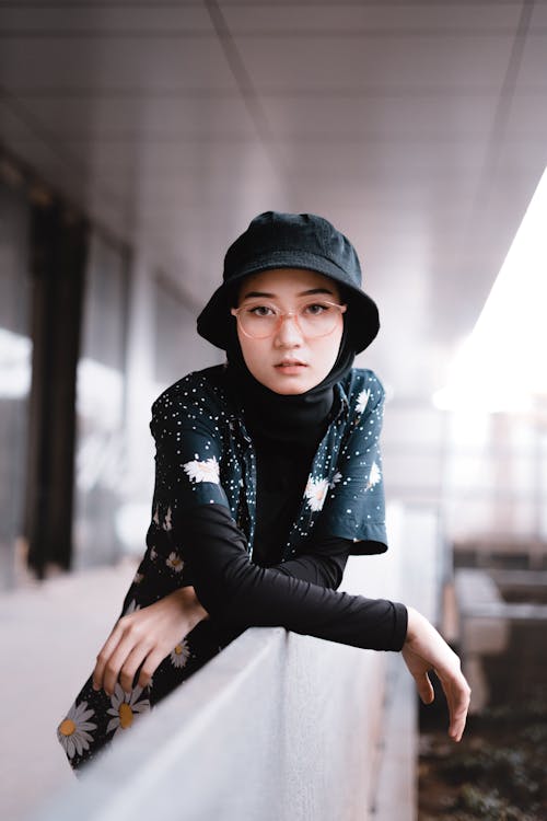 Kostnadsfri bild av asiatisk kvinna, ha på sig, hinkhatt