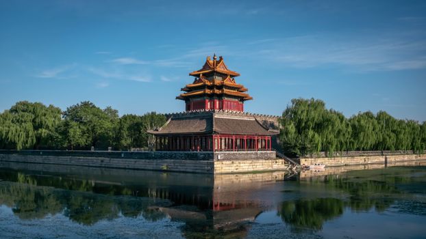 7637x4296 Desktop Wallpaper - 中式角楼临水而立 垂柳环绕晴空下映水面倒影