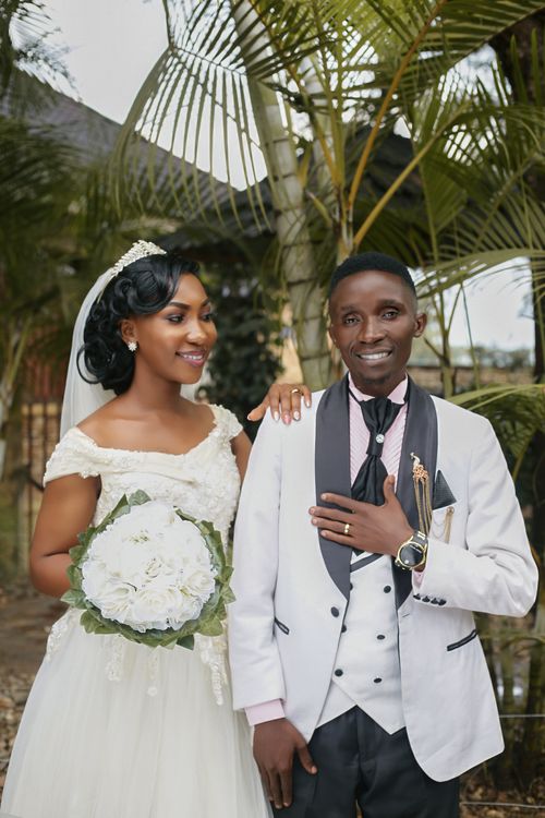 Free Beautiful outdoor portrait of a smiling couple on their wedding day with vibrant expressions. Stock Photo