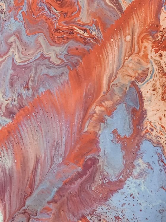 Combed marbling in ochre and cream — photo by Diana on Pexels