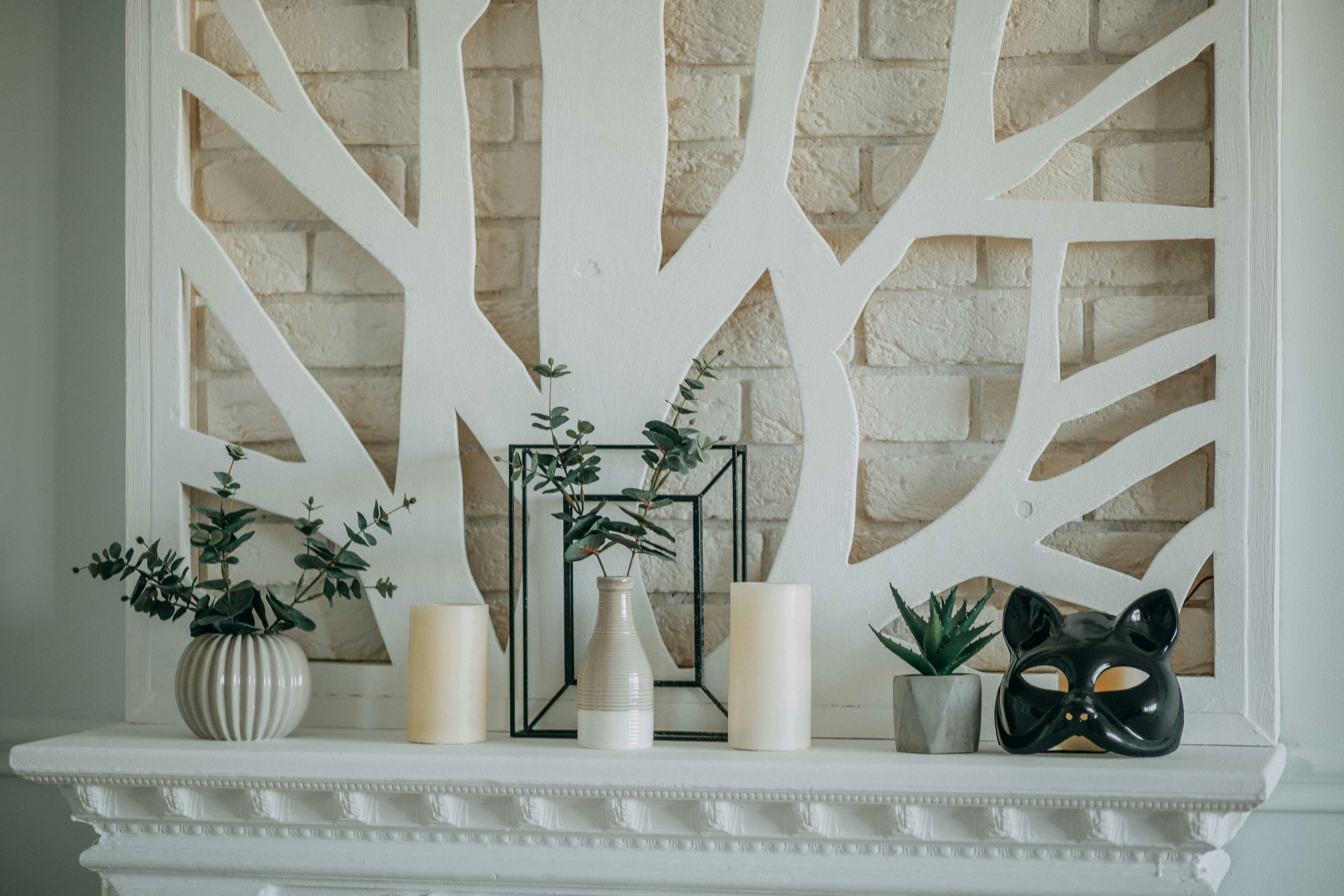 Vases on Mantel · Free Stock Photo
